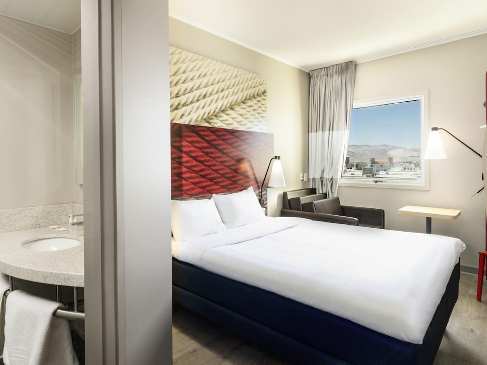 Ibis Calama 11/50
