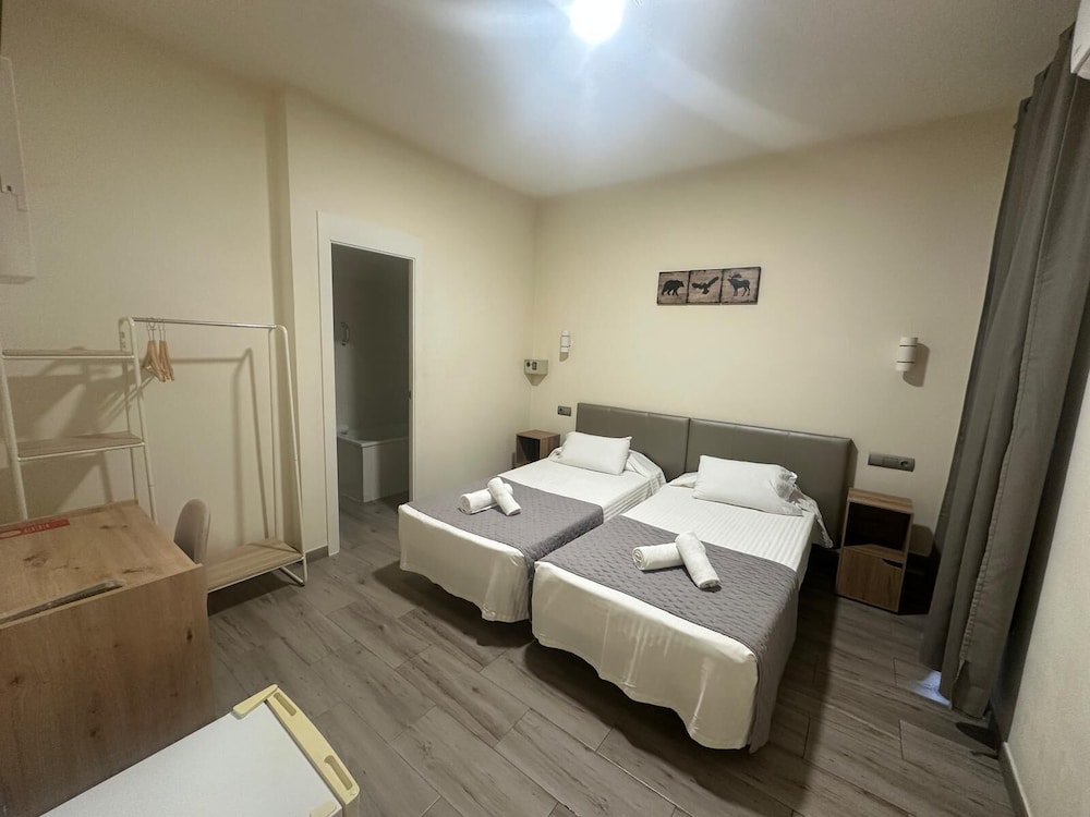 Hostal Balmes Centro 8/50