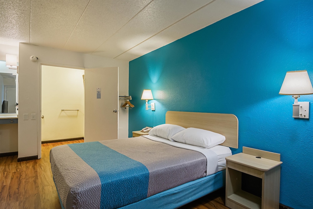 Motel6 Knoxville, TN - North 16/45