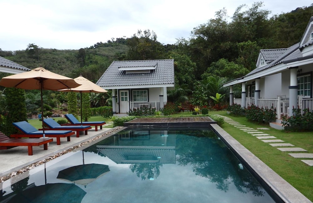 Suksompong Resort 19/29