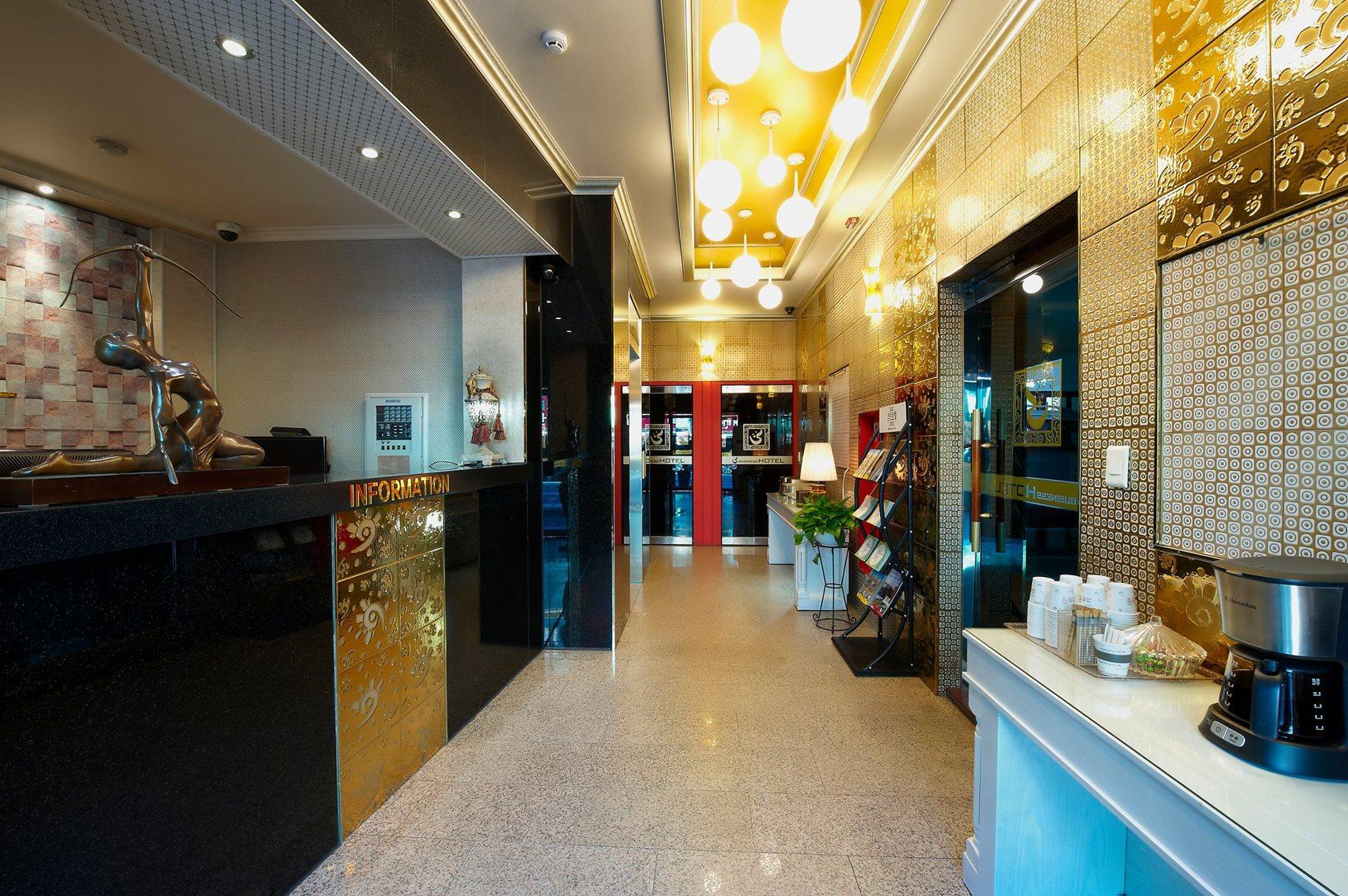 S Hotel 6/33