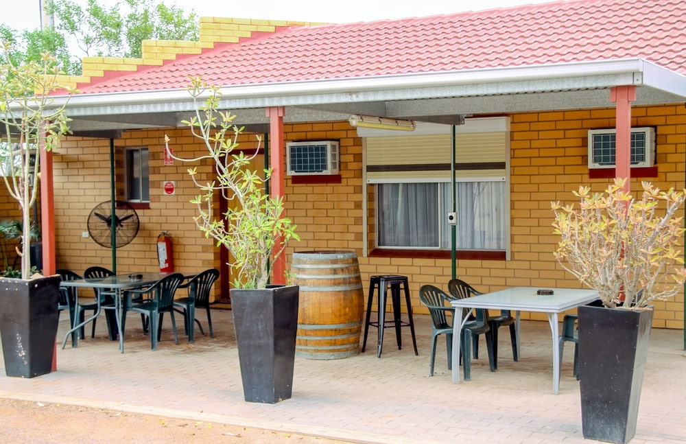 Pampas Motel 48/53