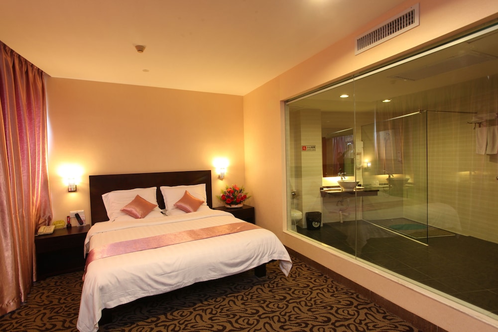 Xinhua Hotel 18/63
