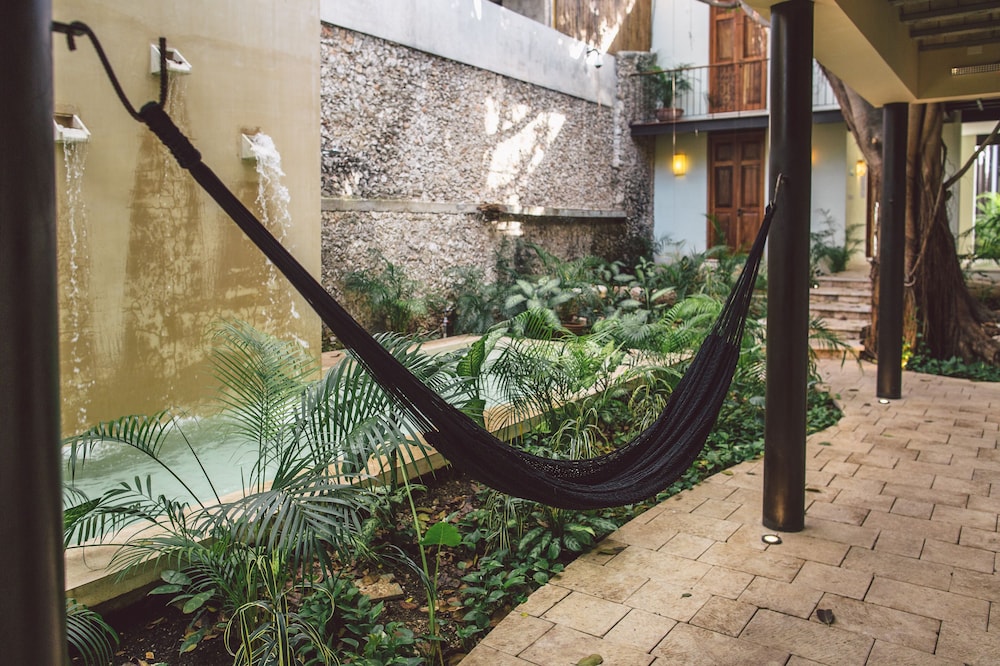 TreeHouse Boutique Hotel 46/50