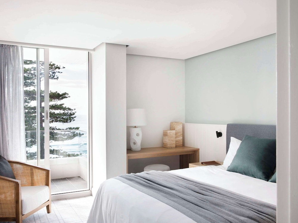 Coastal, Villa, King and Twin Beds