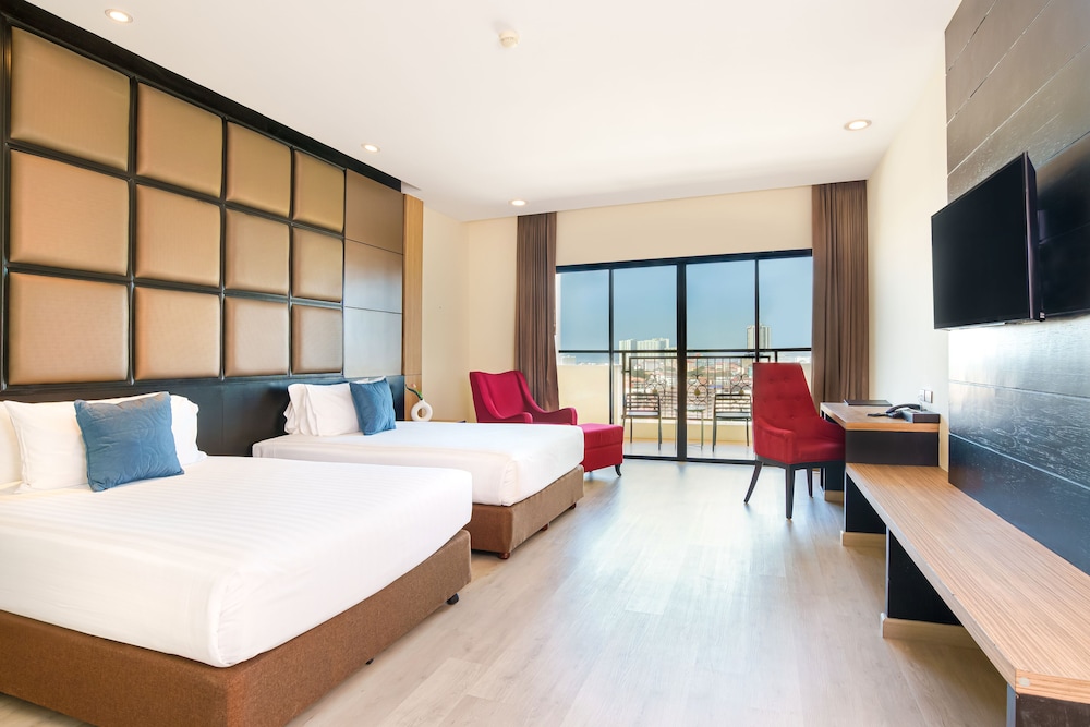 Grand, Premium, Twin Beds, Partial View, Terrace