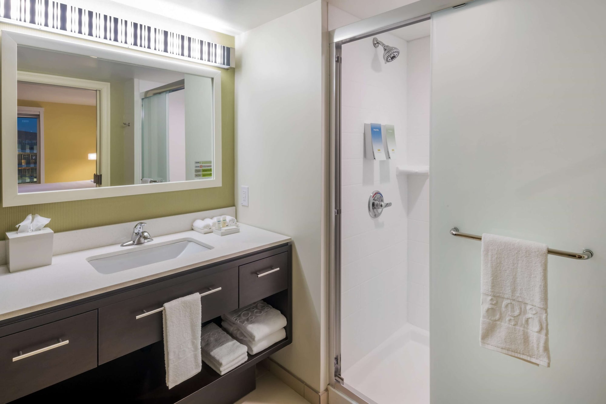 Studio, King Bed, Accessible