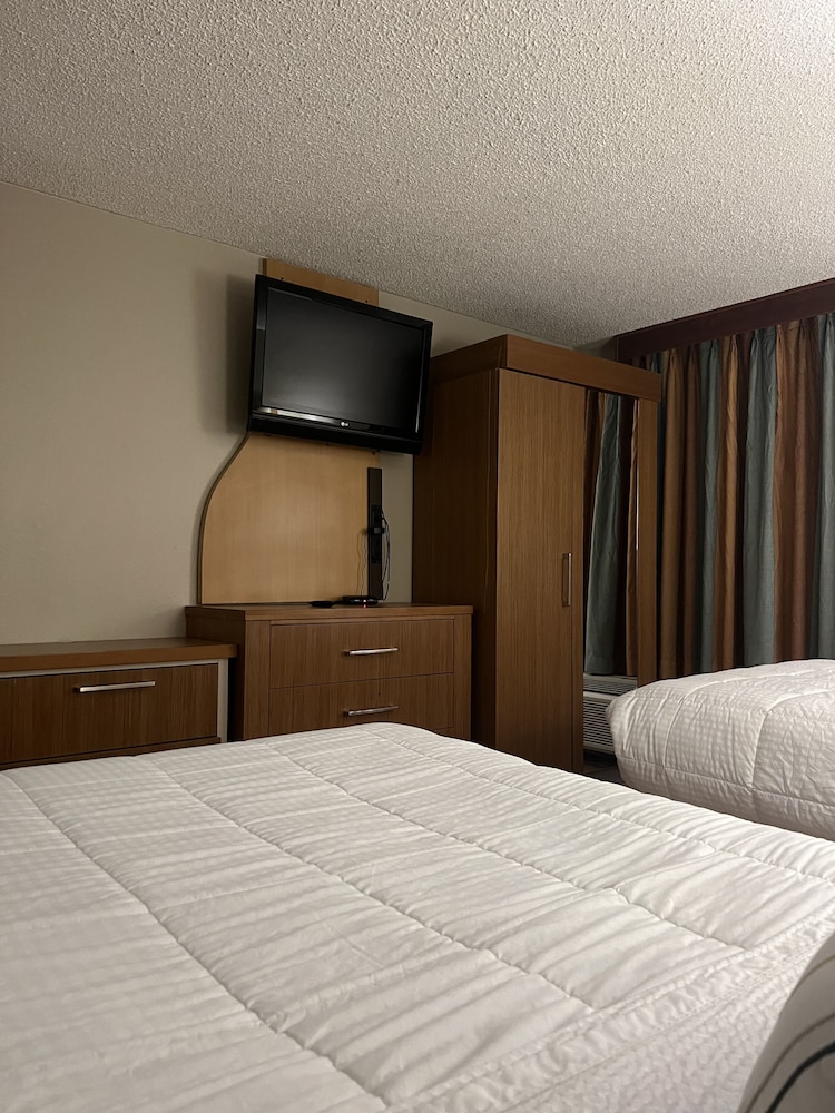 Baymont by Wyndham Odessa Highway 80 13/38