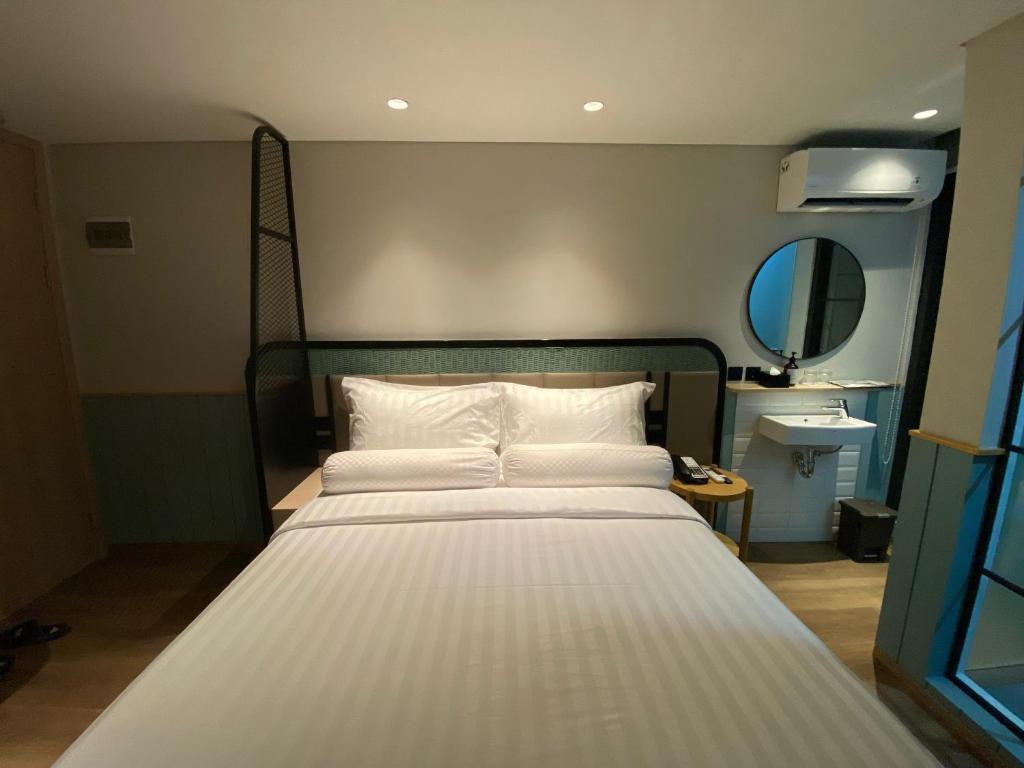 EXECUTIVE, DOUBLE BED