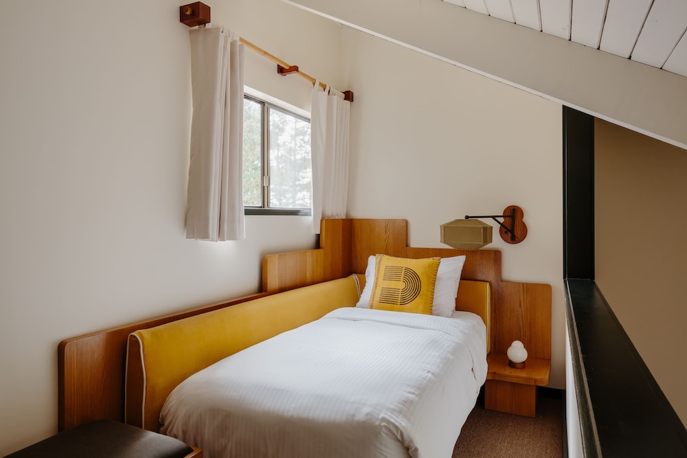 Loft, Deluxe, 1 Single and 2 Queen Beds
