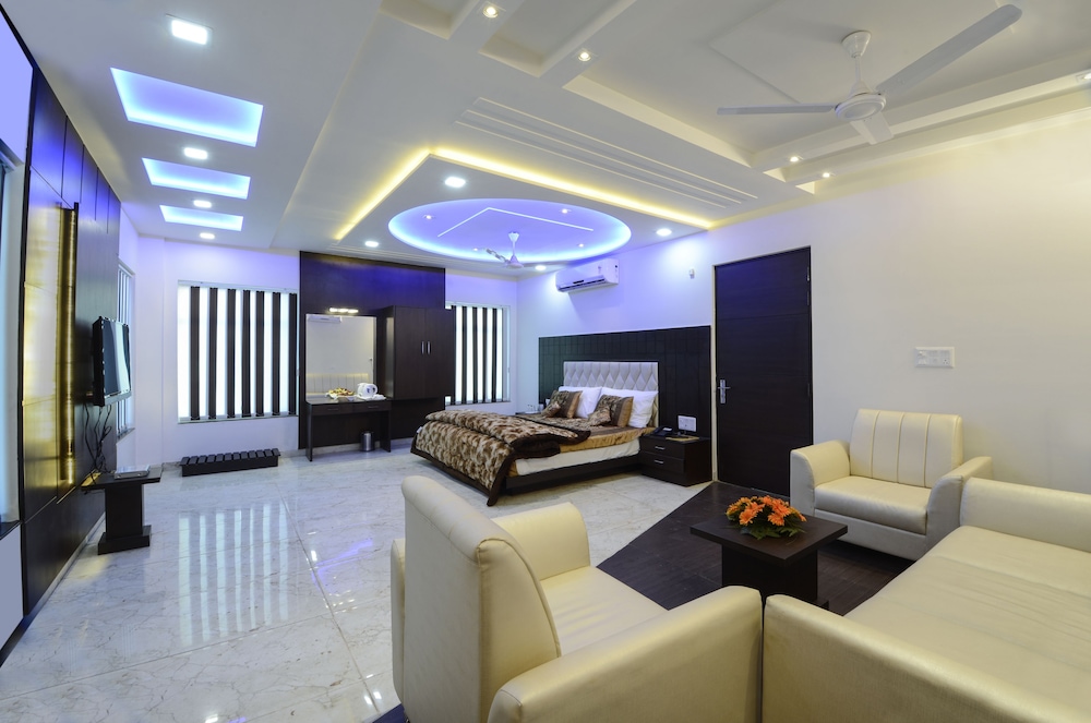 Hotel Madhushrie 40/50
