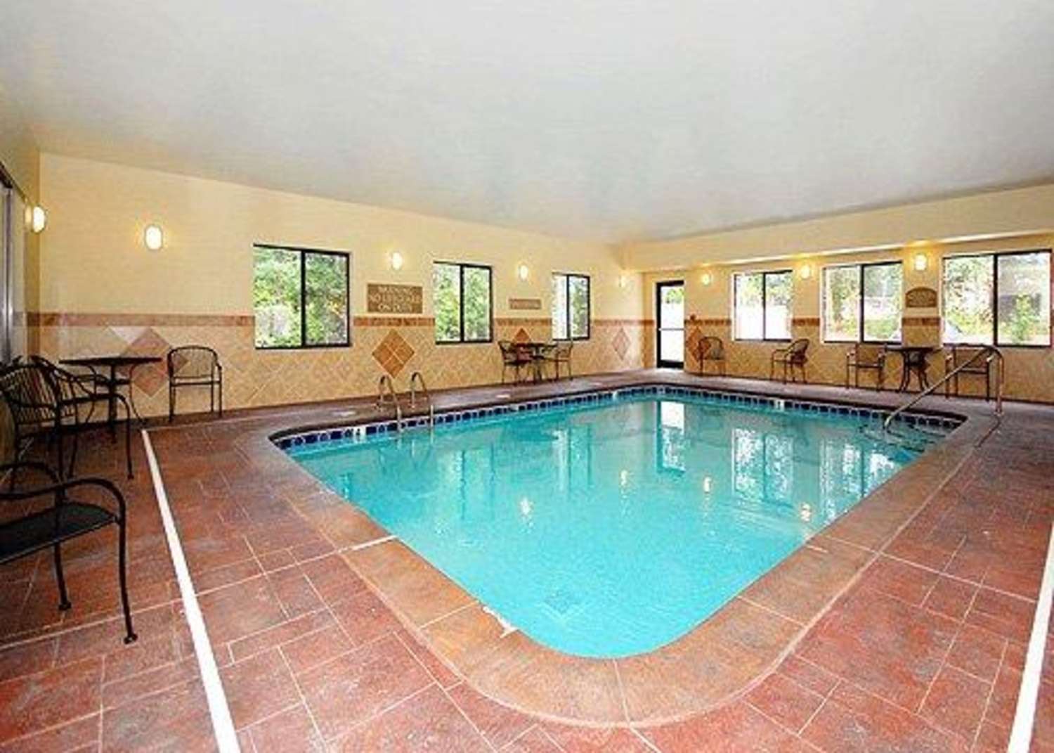 Comfort Suites Sanford, NC 22/54