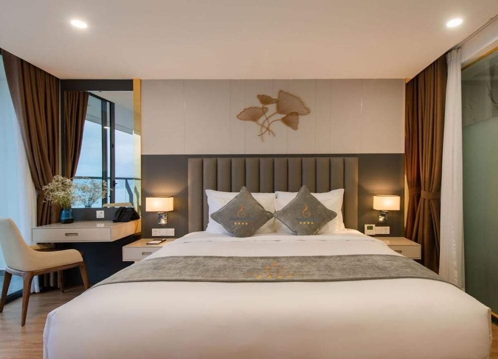 غرفة تنفيذية بسرير كينج بإطلالة على البحيرة بغرفة نوم واحدة، Luang Prabang Oasis Villa Namnuea 6/10