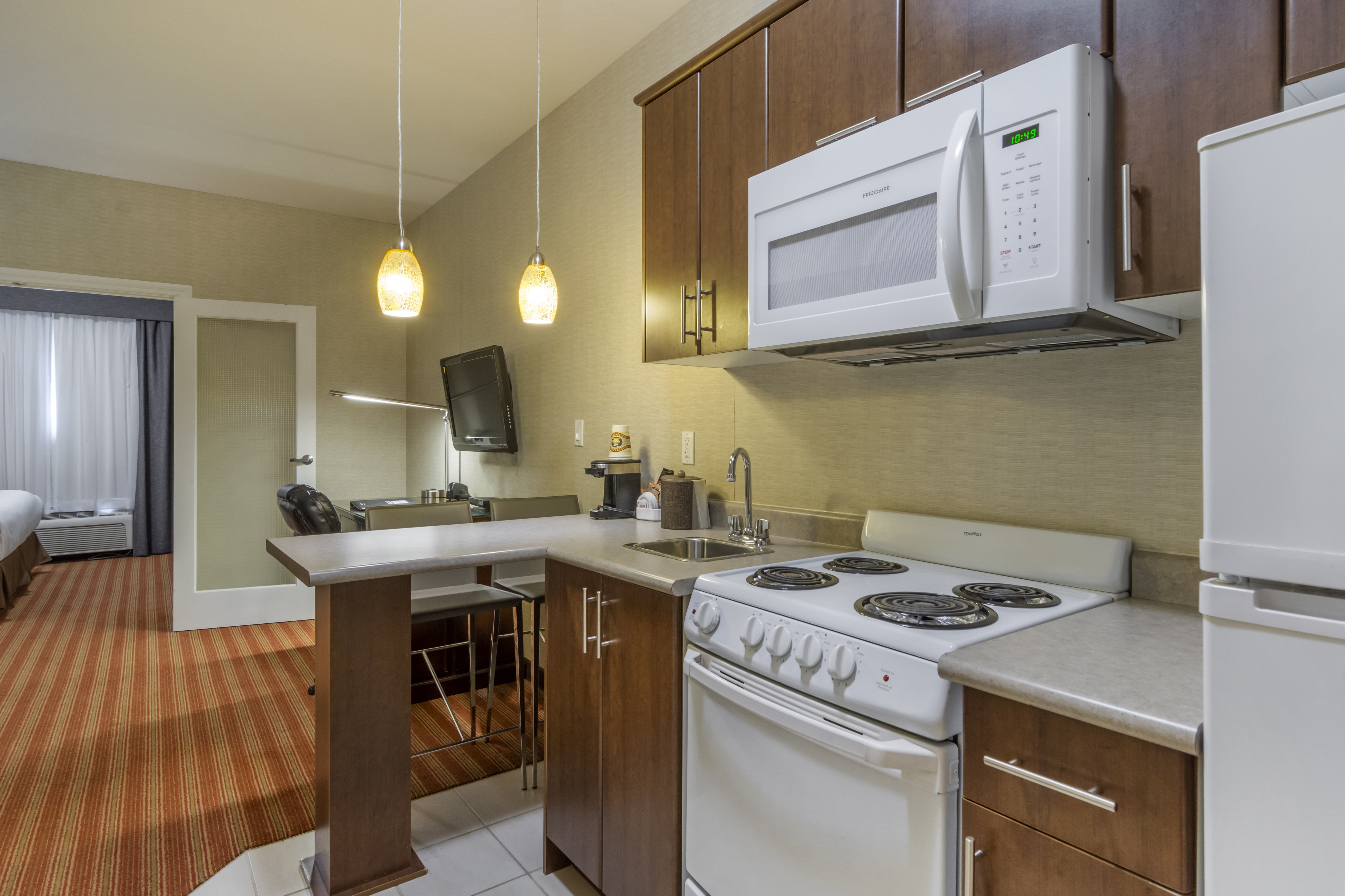 Devonian Hotel Suites 33/35