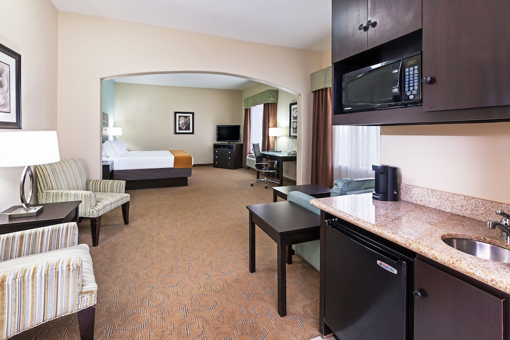Holiday Inn Express Hotel & Suites Victoria 40/52