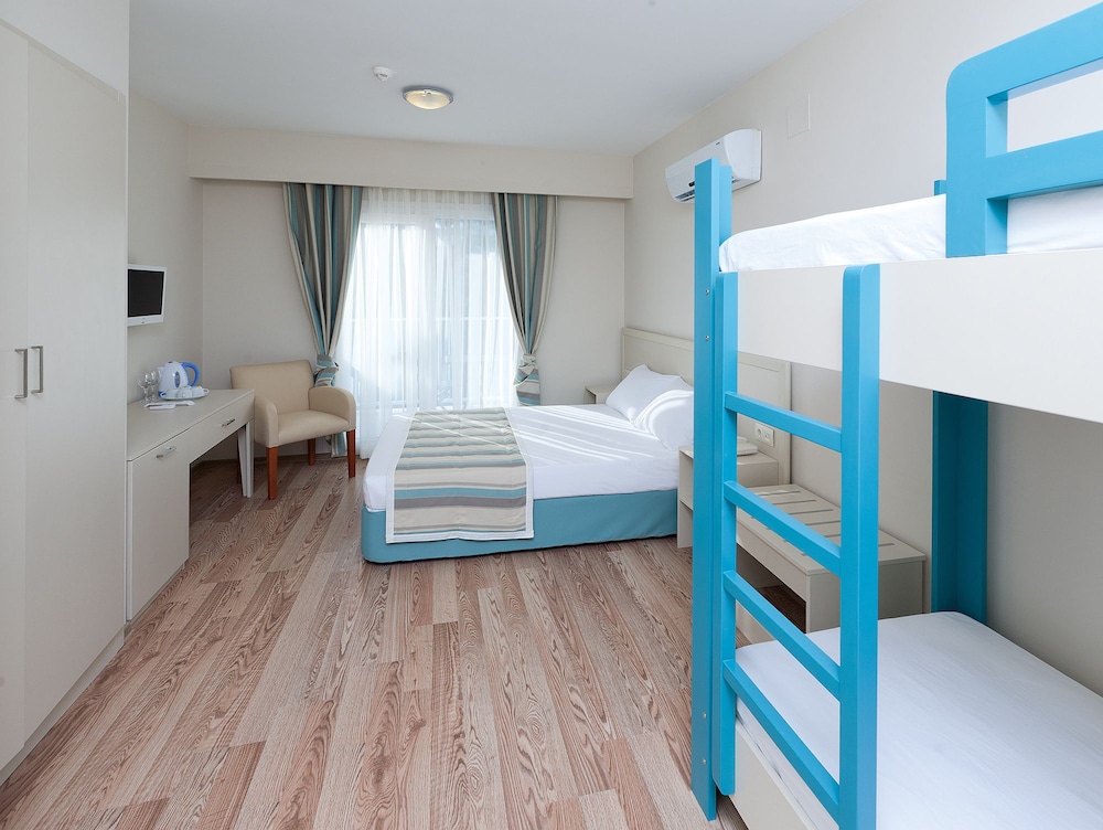 Bodrum Beach Resort 37/65