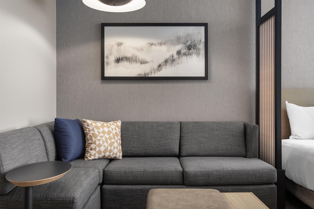 Hyatt Place Toronto Airport 25/50