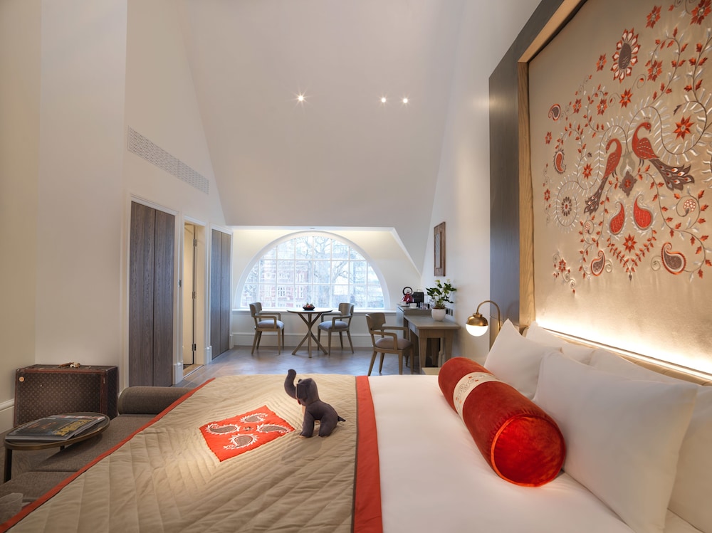 THE LALIT LONDON 36/72