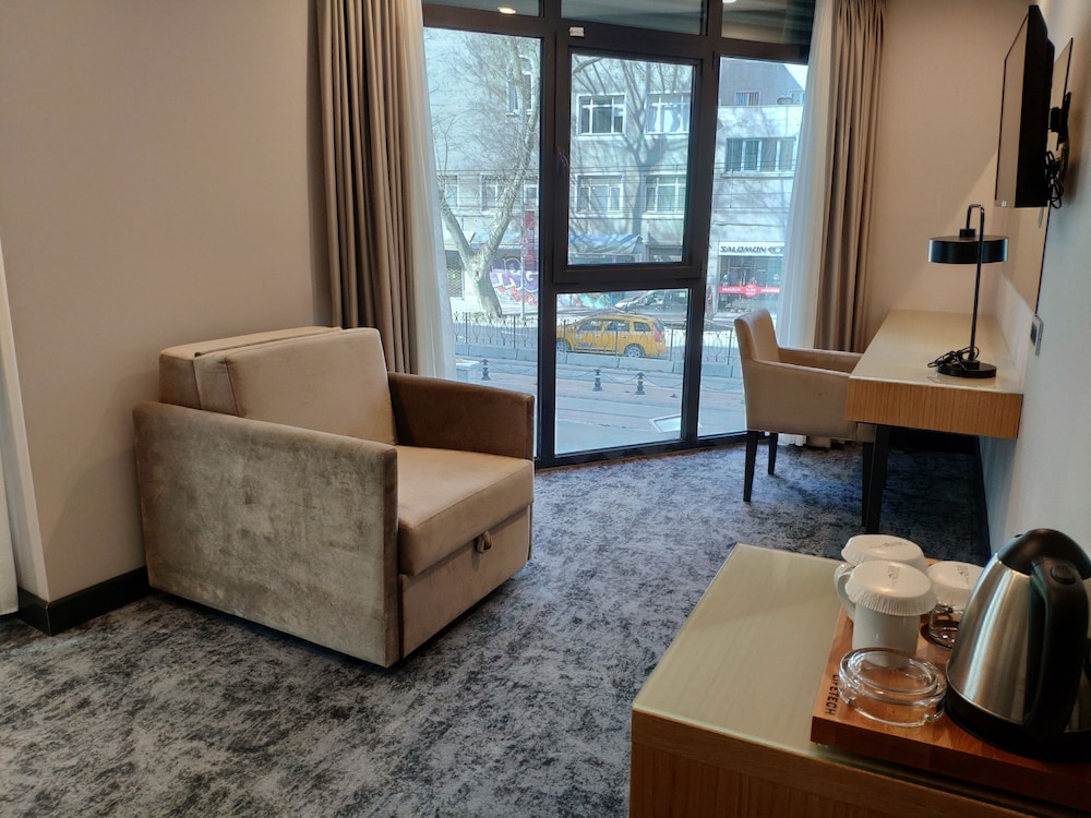 Triada Hotel Karakoy 41/65
