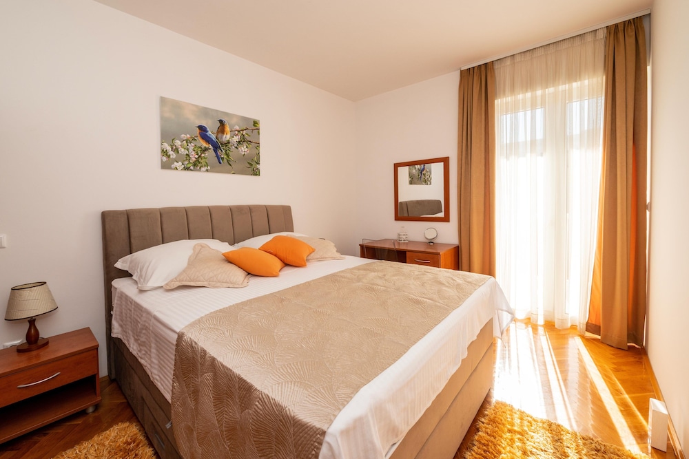 2 Bedrooms, Superior, Apartment, King and Twin Beds, Sofa, Balcony