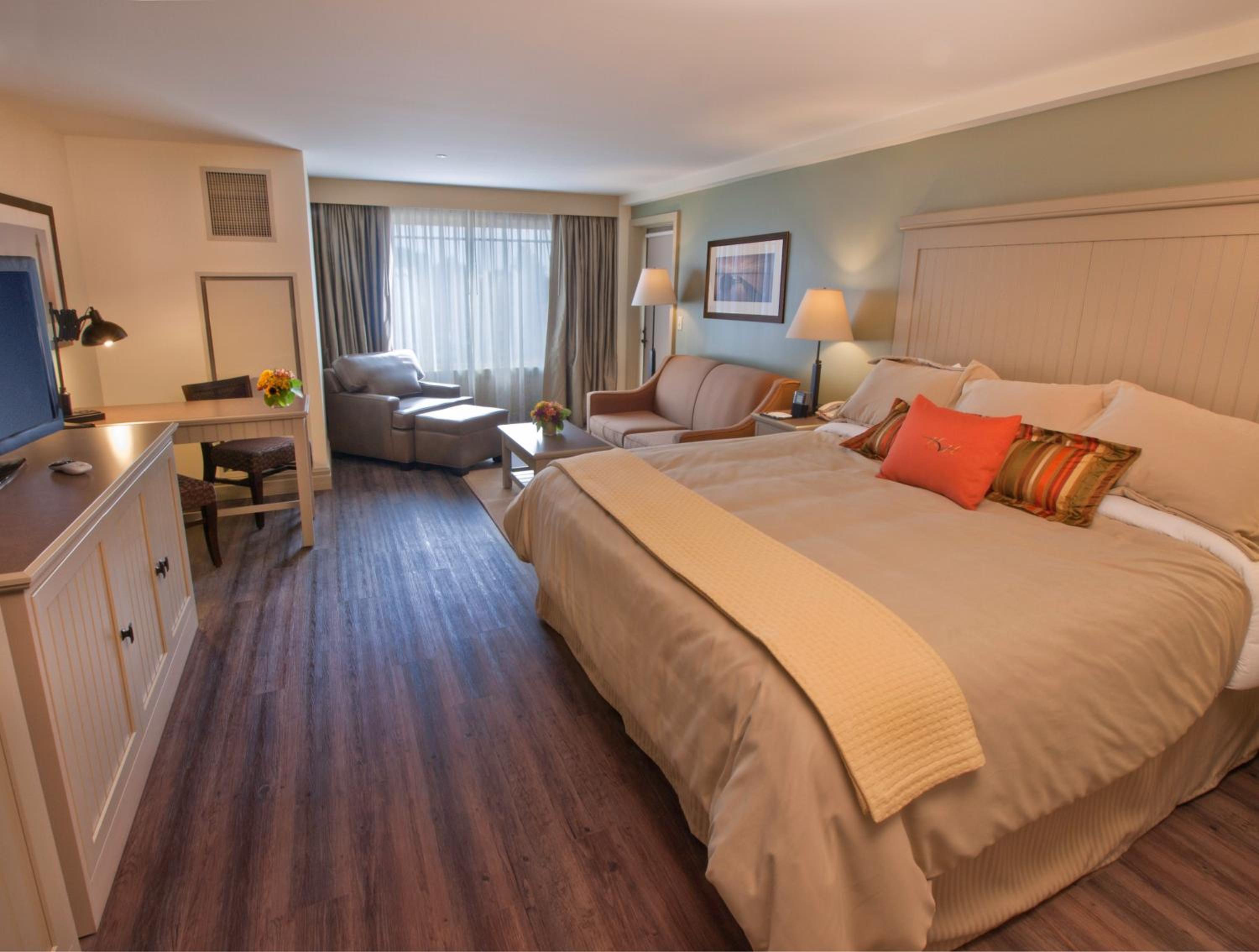 Room, King Bed, Village View, Sofa, Accessible