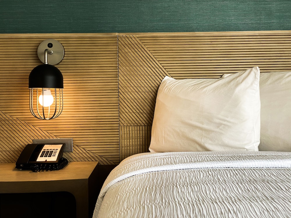Marseilles Hotel 44/75