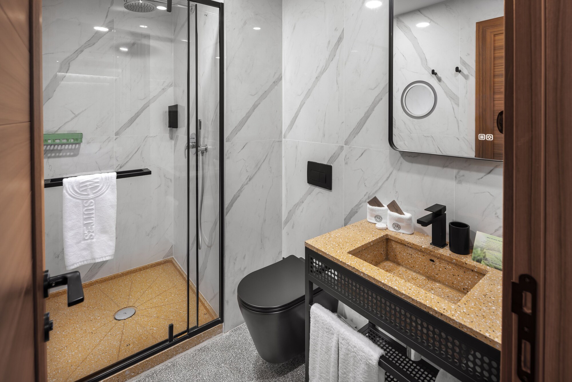 EXECUTIVE, STUDIO, SUITE