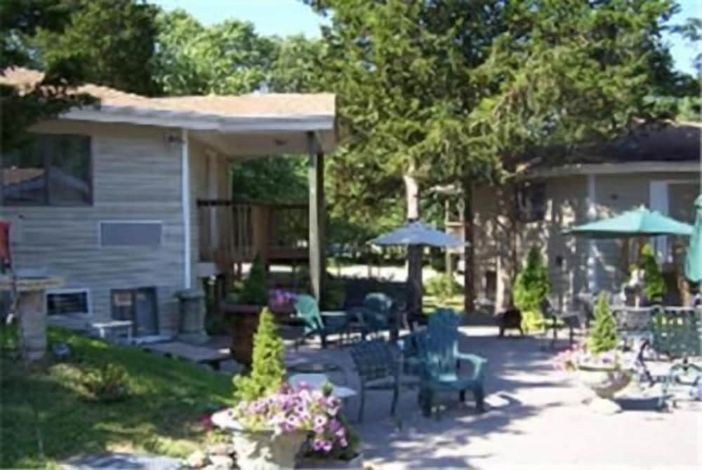 Cedar Park Whirlpool Suites 7/61