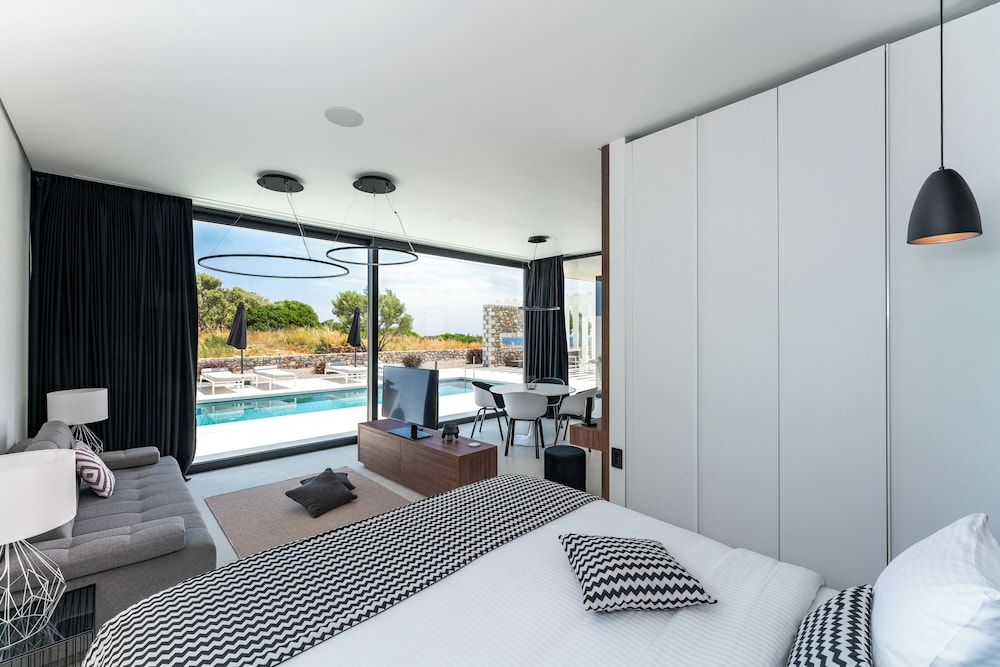 1 BEDROOM, DELUXE, VILLA, OCEAN VIEW, GARDEN AREA