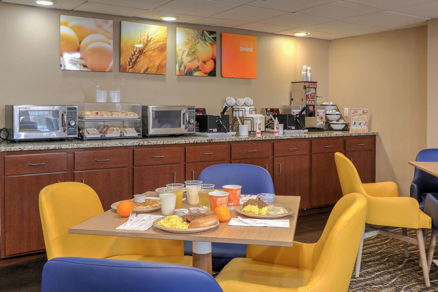 Comfort Inn Suites At Dollywood Lane 30/37
