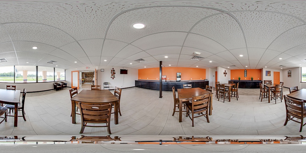 Econo Lodge Neenah 38/43