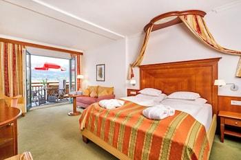 Traditional, Queen Bed, Lake View, Balcony