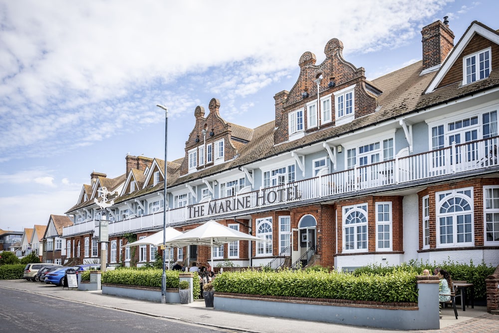 Marine Hotel 1/50