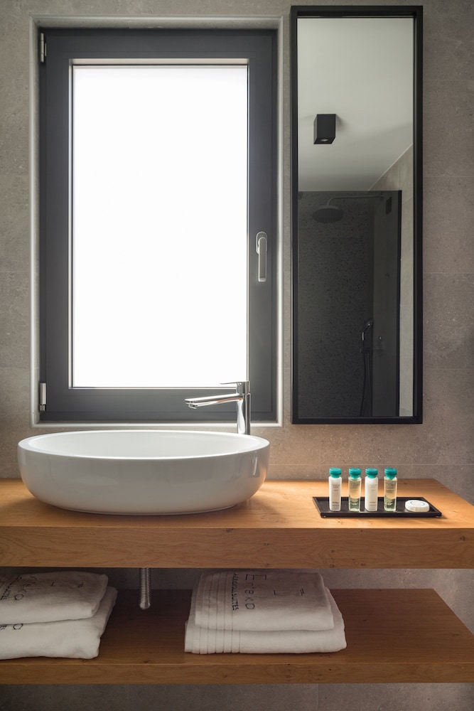 11 Enteka Acropolis Suites 38/50