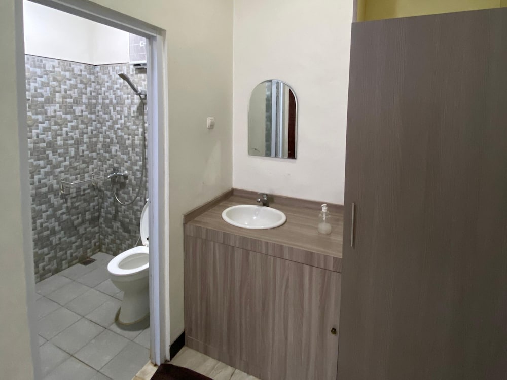 Satya Graha Hotel 79/79