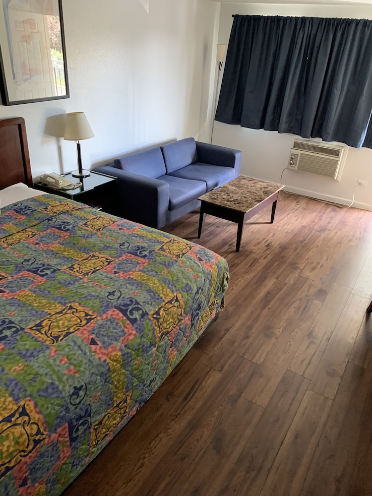 Smokey Point Motor Inn 38/69