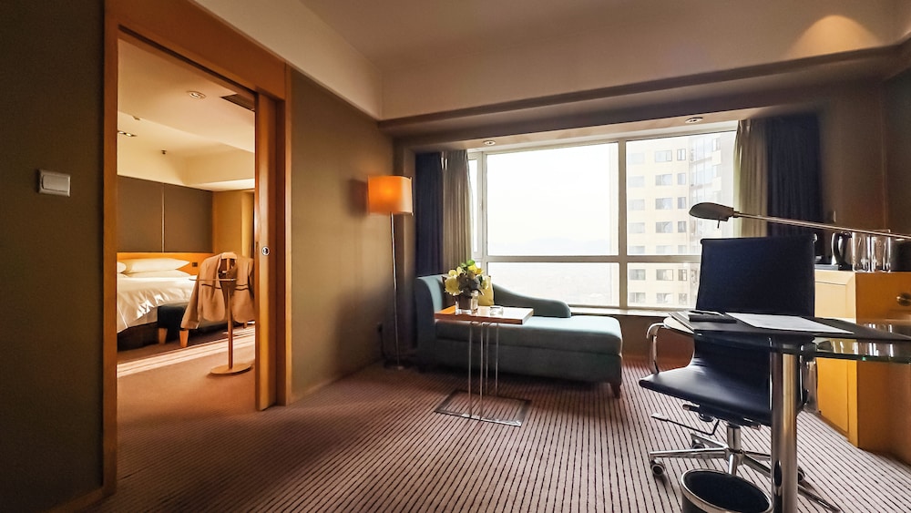 JUNIOR SUITE, KING BED