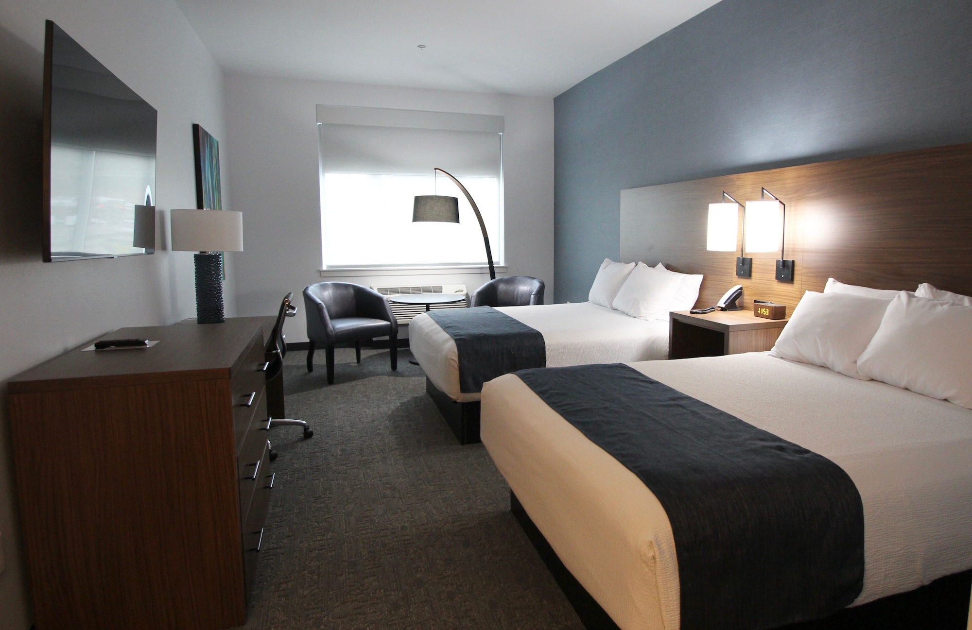 HAYWARD, 2 QUEEN BEDS