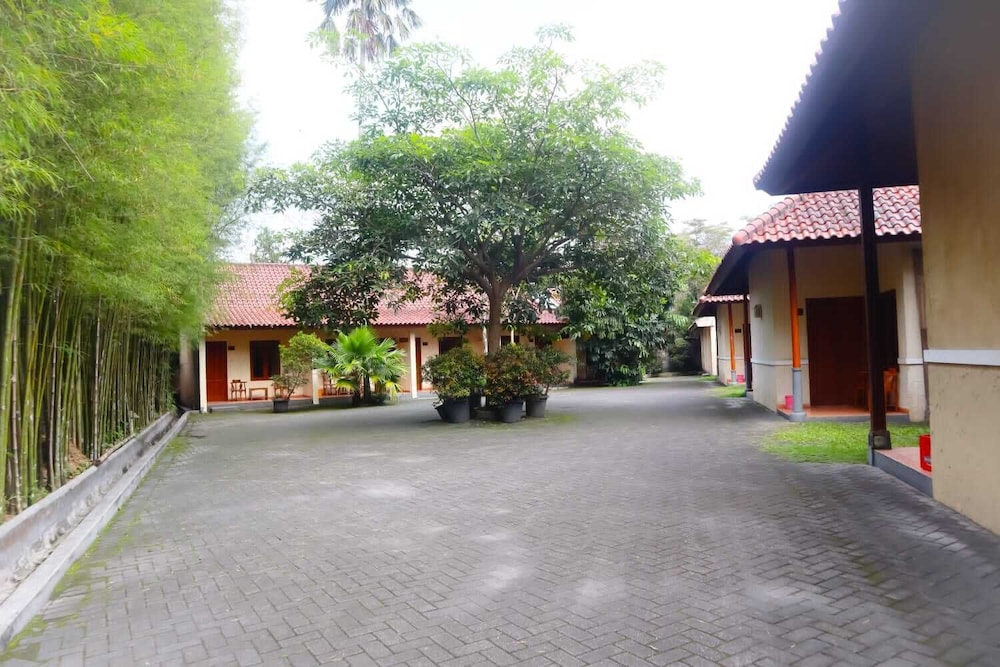 Front One Resort Indraloka 34/50