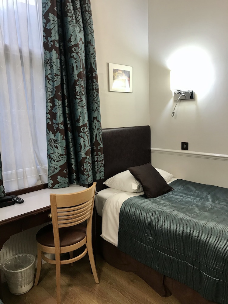 Rhodes Hotel 33/66