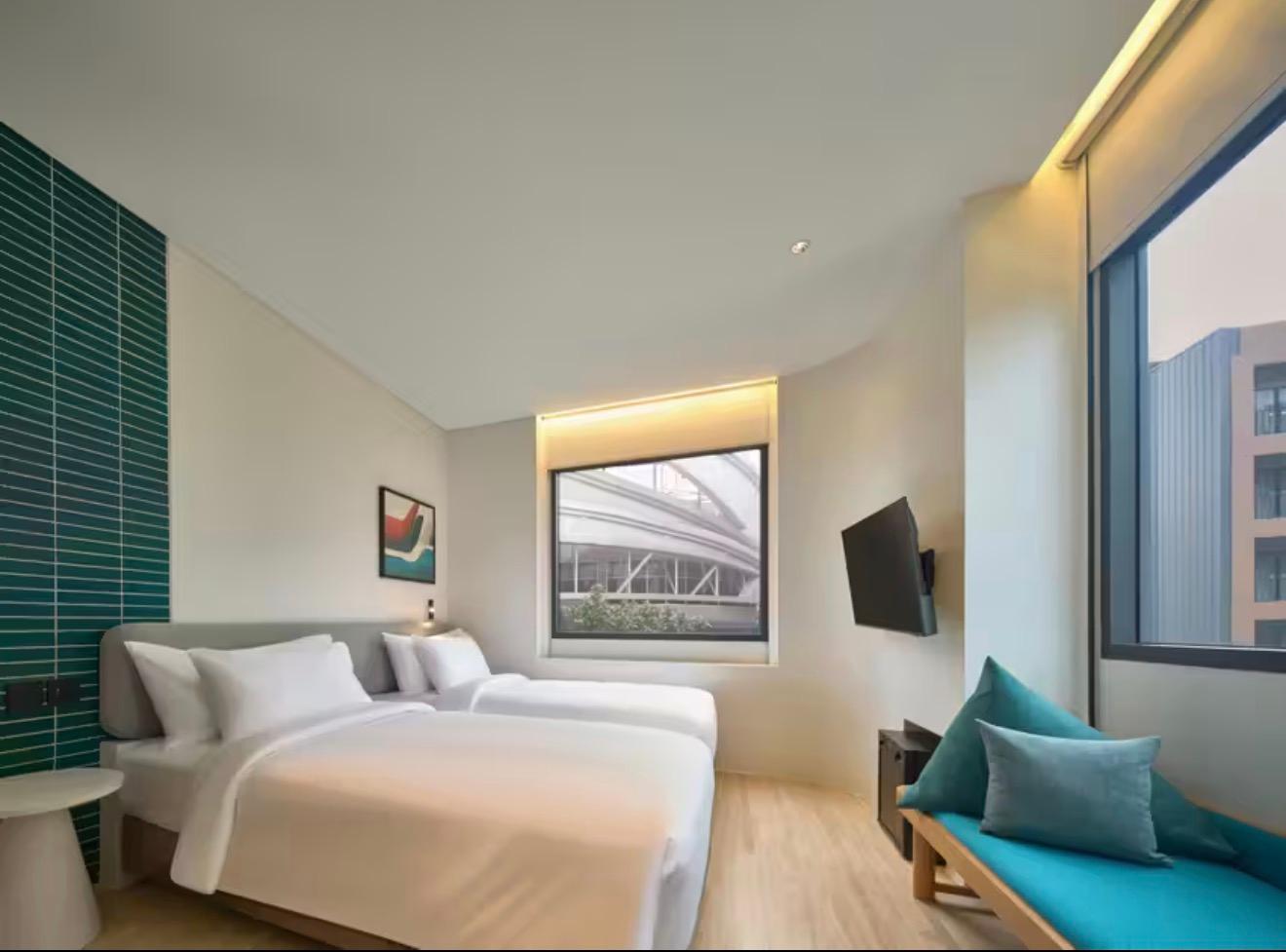 Go, Twin Beds