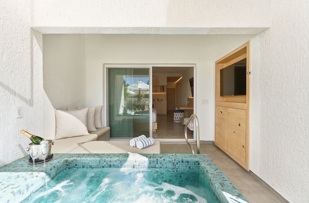Bahia Hotel and Beach House 30/76