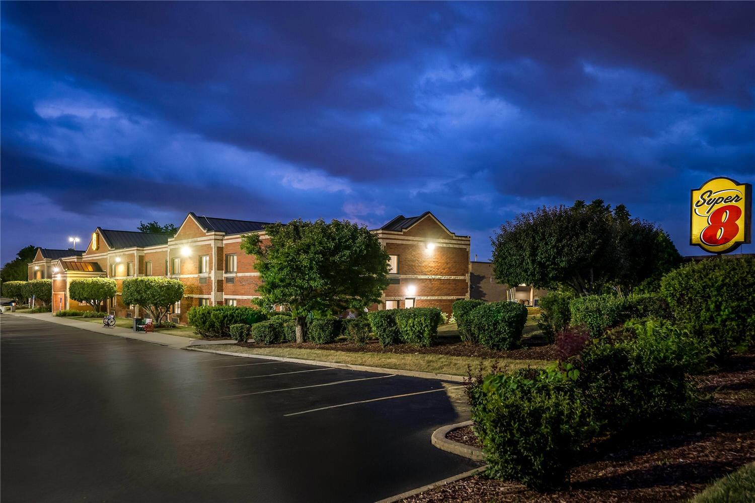 Super 8 by Wyndham Elgin 4/38