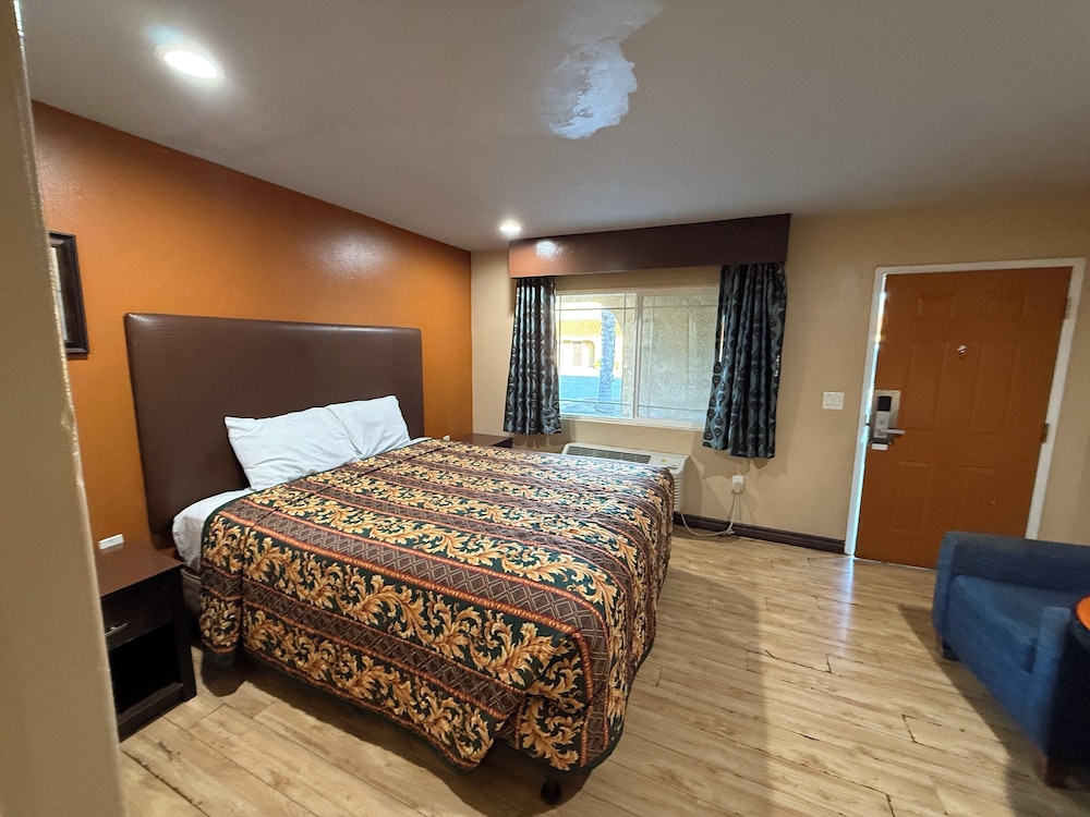 Rocky Inn Motel 14/44