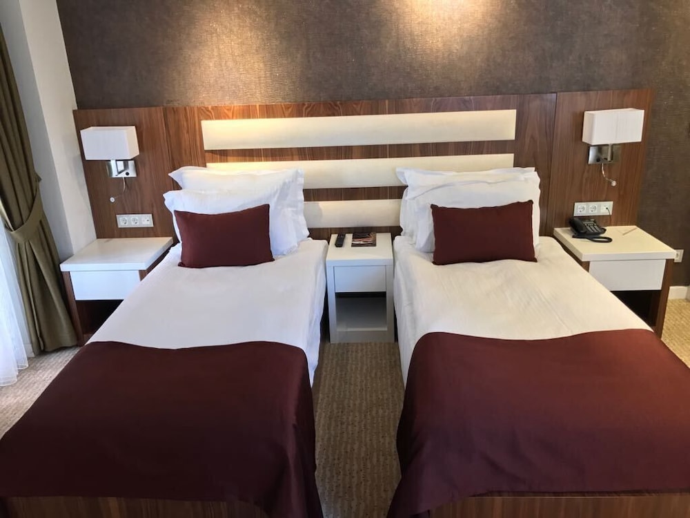 End Glory Hotel 38/49