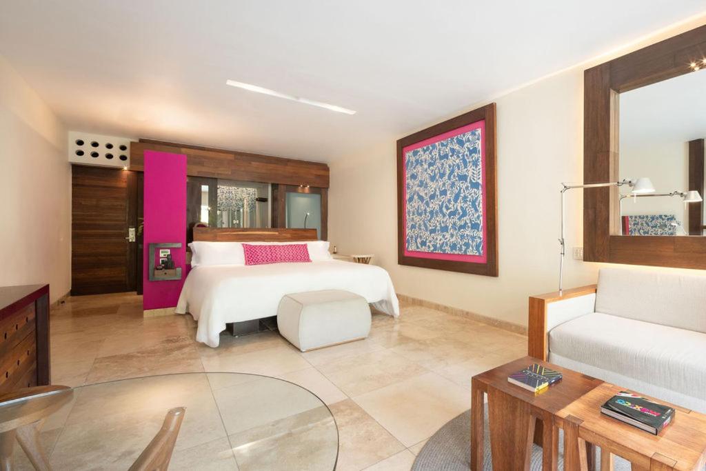Room, Quadruple
