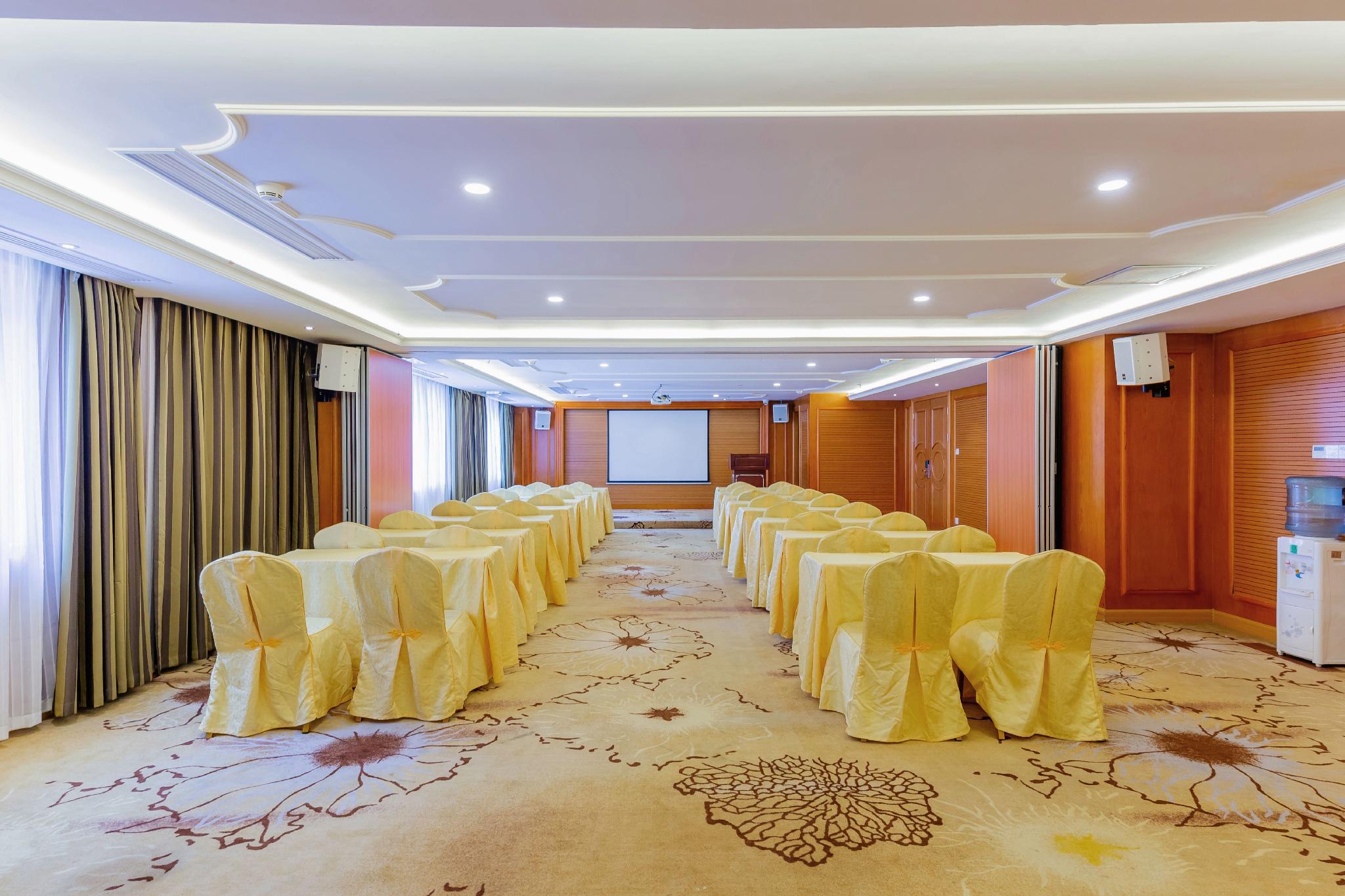 Outsky Hotel 48/50