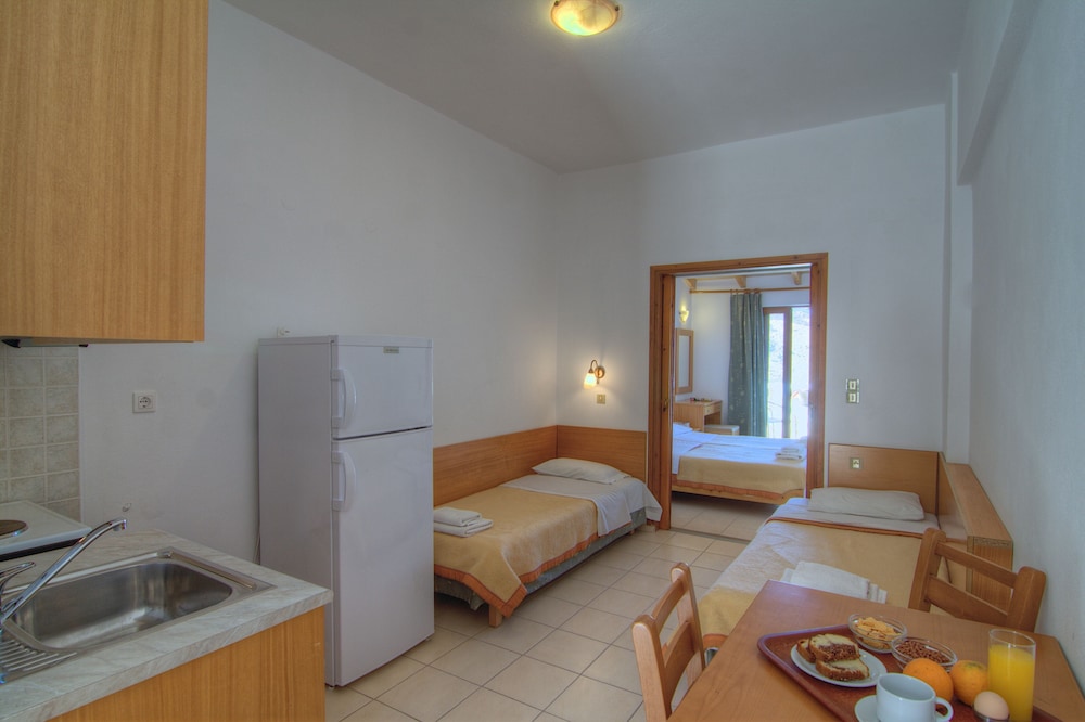 Adonis Hotel 22/52
