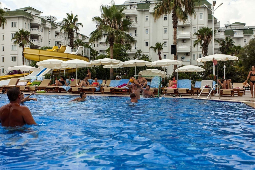 The Garden Beach Hotel 36/50
