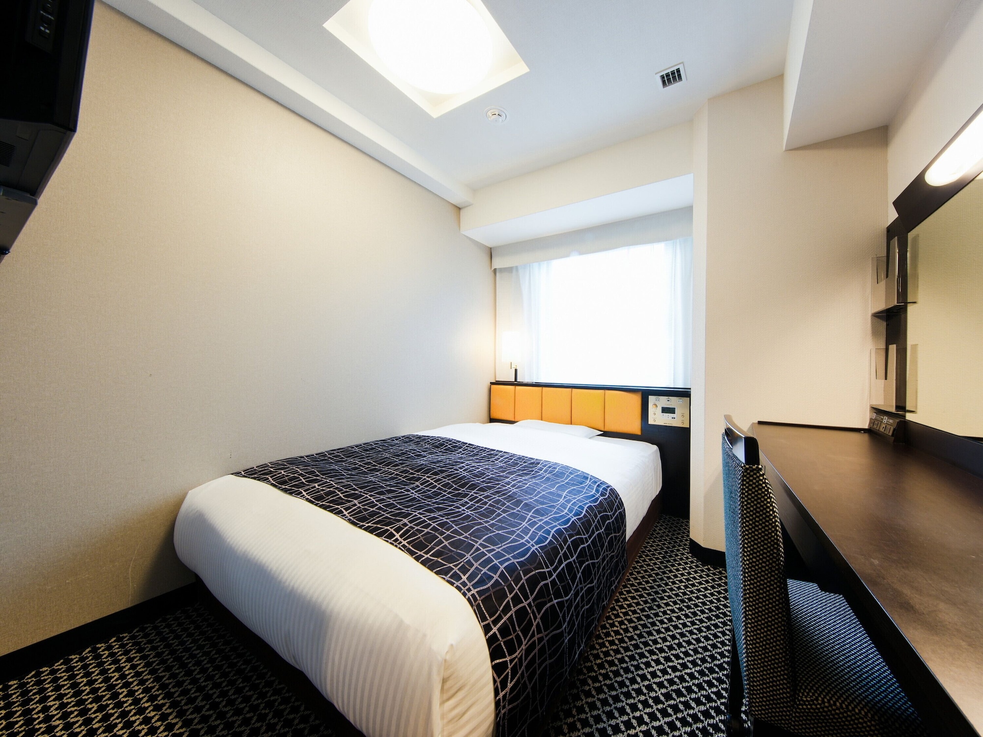 ROOM, SINGLE